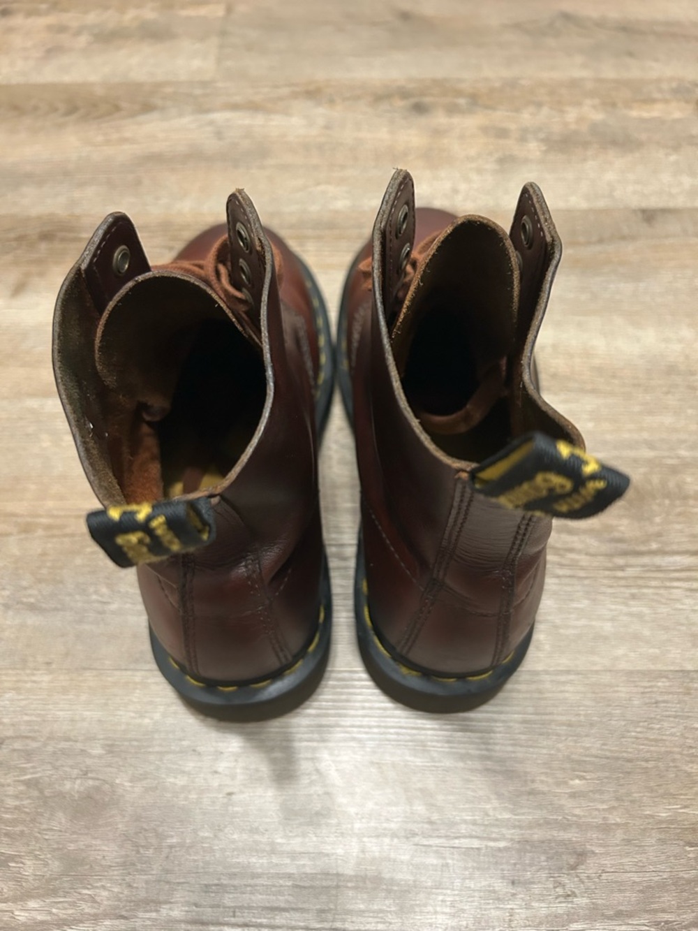 Dr. Martens Women’s Size 5 US Brown Leather Ankle 8-Eye Lace-Up Boots Distressed - Picture 4 of 10
